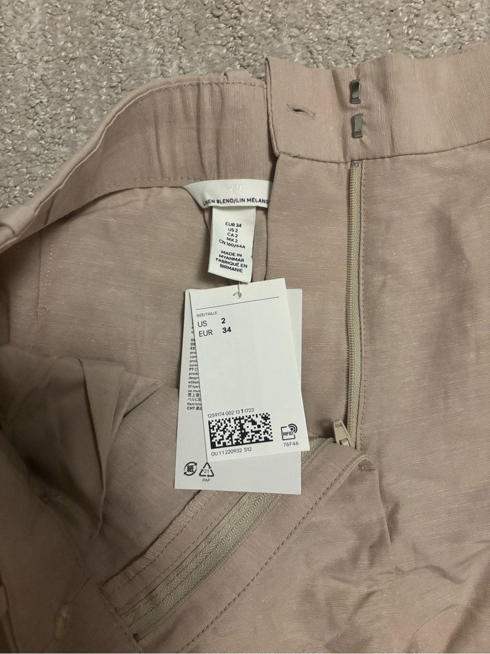 H&M Light Beige Pleated High-Rise Women’s Shorts - Picture 2 of 3